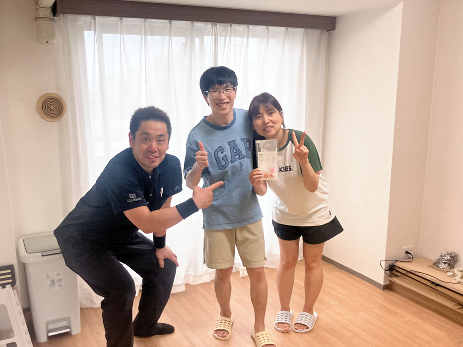 リフォームを伴う運搬保管サービスご利用のお客様記念写真