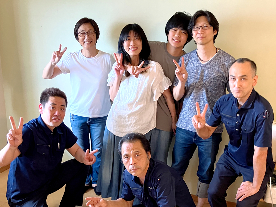 リフォームを伴う運搬保管サービスご利用のお客様記念写真